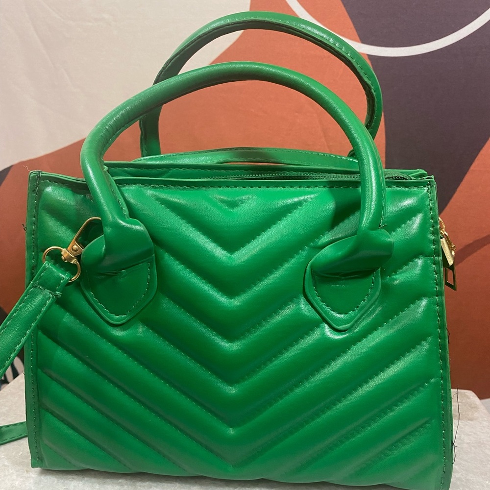Vegan crossbody bag with removable adjustable straps